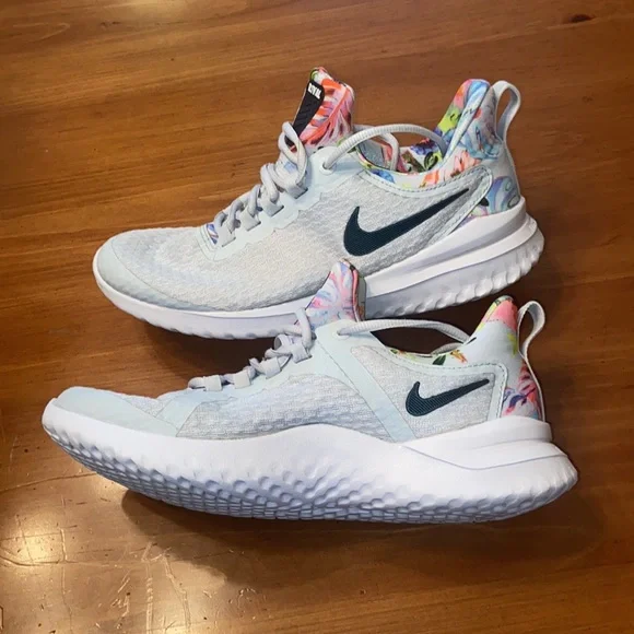 Nike Renew Rival Premium size 8 light gray/ floral  lightweight knit material - Picture 5 of 10